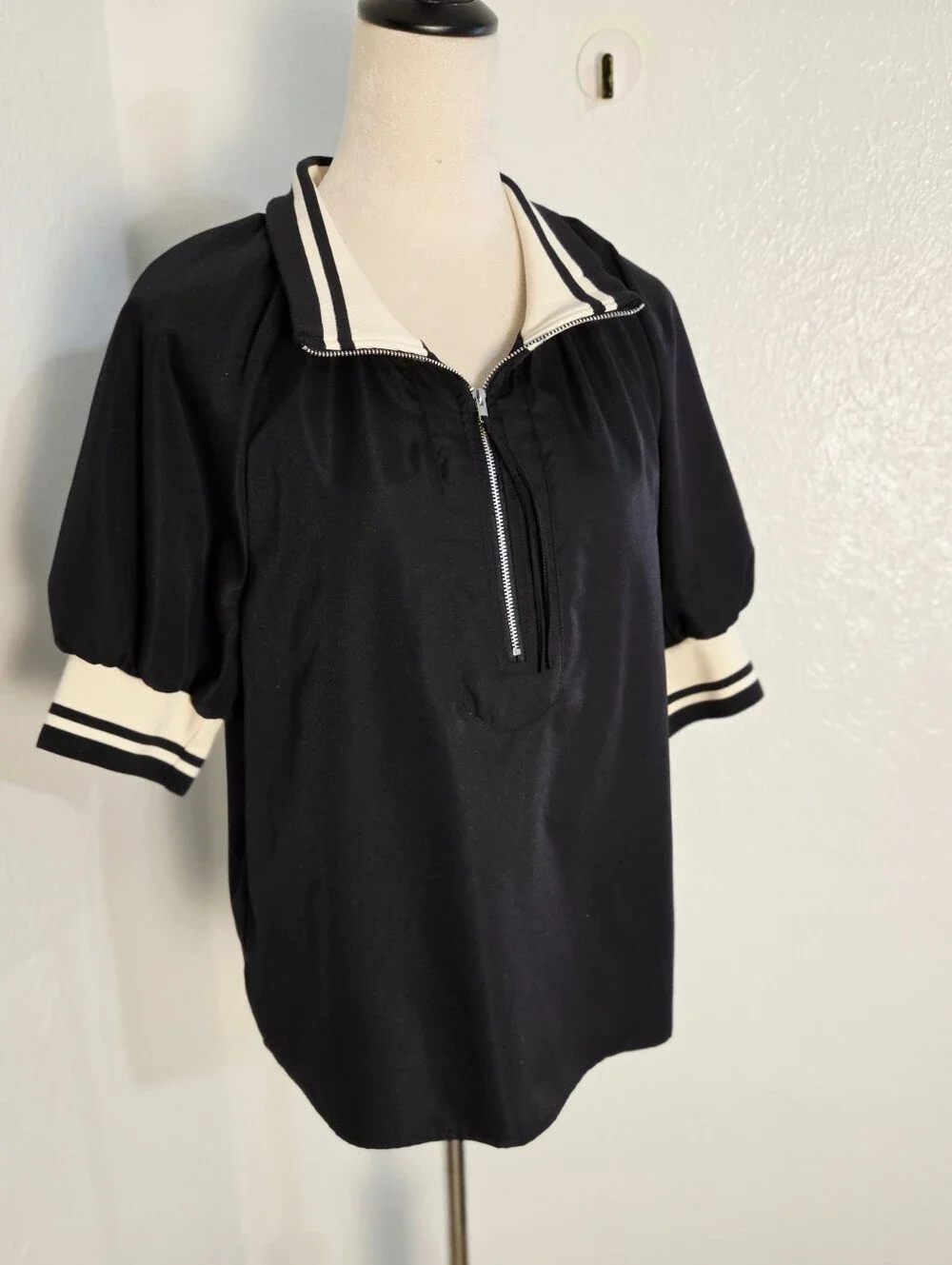 Black & Beige Pippa Blouse, Short Puff Sleeve Zip-Front with Pull Tie Size Large